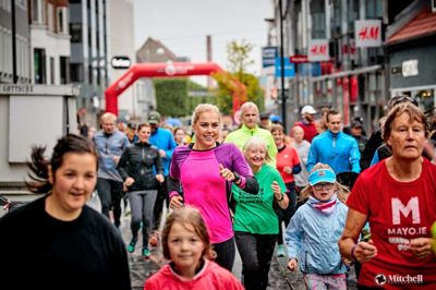 Michelle Vesterby (i.m.) elsker motion og løb, og nu står den herningensiske iværksætter og tidligere toptriatlet bag et nyt motionsløb, der sigter bredt mod at få herningenserne op af sofaen og ud til »Danmarks gladeste motionsløb«.