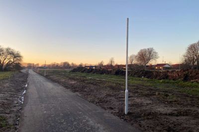 Herning Kommune har anlagt en asfalteret sti mellem Tangsøbroen og Tangsøparken. Lysene kommer op inden for 14 dage, oplyser kommunen.