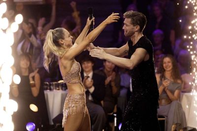 Jasmin Lind og Michael Olesen vandt fredag aften den 22. udgave af "Vild med dans", som TV 2 nu dropper til fordel for ny fredagsunderholdning.