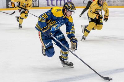 Artturi Toivola gjorde det til 2-0 i powerplay i første periode.