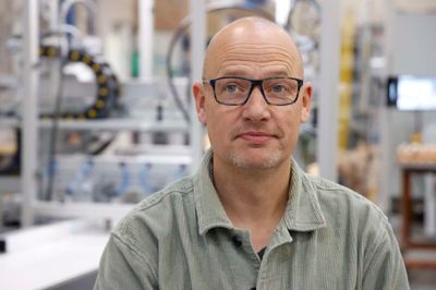 Michael Bonnichsen beretter om en hyggelig juletradition hos Obel-P op til jul.