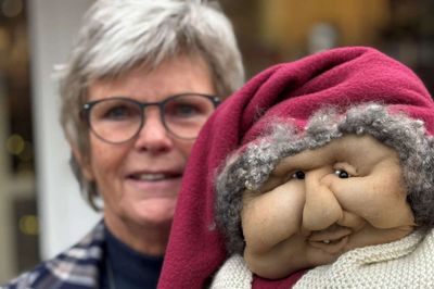 Der var en to-tre år, hvor byens julenisser fyldte rigtig meget i Inge Munks liv. Hun glæder sig over, at de stadig kan ses i nogle af Kjellerups butikker.