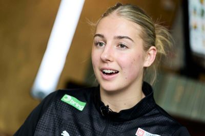 Laura Borg jagter i disse uger VM-succes med det danske landshold. Samtidig er hendes klubfremtid faldet på plads. Den 21-årige forsvarsspecialist med det hårde skud skifter fra Viborg til Ikast efter sæsonen.
