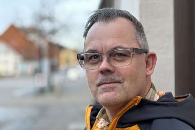 Mikkel Hartvig Haaning giver guitaren et hvil og udkommer i stedet med en digtsamling.