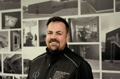 ABC Pavilloner kan nu præsentere en ny, lokal værkfører og produktionsansvarlig i form af Chris Stubkær Hansen.