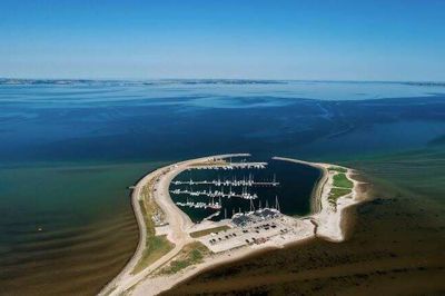 Gæsterne kan til sommer se frem til en vandpark på 60 gange 30 meter her i Handbjerg Marina.