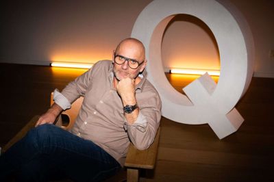 Henrik Qvortrup har været vidt omkring i sin journalistiske karriere. Han har i løbet af sin karriere været chefredaktør for Ekstra Bladet og Se og Hør, og så har han været presserådgiver for tidligere statsminister Anders Fogh Rasmussen (V). (PR-foto).
