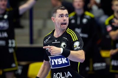 Rasmus Lauge er i klar fremgang. - Jeg hjælper gutterne, hvor der er behov for det. Forsvarsmæssigt kan jeg nærmest spille fuldt ud, siger han.