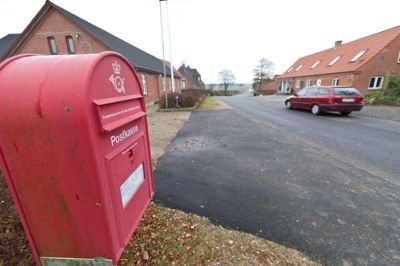Engang var de her, der og alle vegne. Men nu er tiden med røde postkasser forbi.