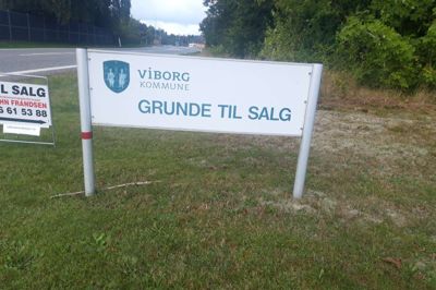 Grunde i Kølvrå udbydes snart til salg. Først skal mindsteprisen fastsættes.