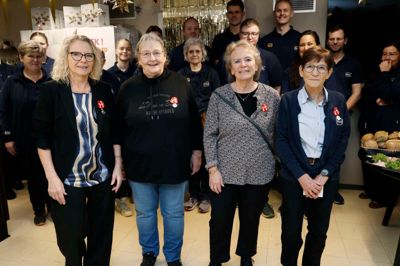 207 års erfaring fordelt på kun fire kvinder. Fælles for (fra venstre) Tove Teils, Mona Nielsen, Jytte Selmer Kvist og Inga Barslund er, at de har arbejdet i Føtex Herning gennem 50+ år. Fredag modtog de Den Kongelige Fortjenstmedalje ... og så gik de i øvrigt tilbage på arbejde, for ingen af dem er gået på pension endnu.