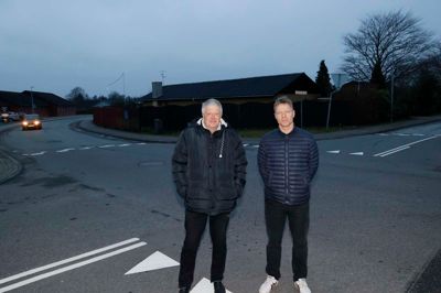 Harring Carlsen (t.v.) og Klaus Enevoldsen kritiserer de trafikale forhold i det vestlige Ikast og har nu givet nogle løsningsforslag videre til politikerne, som lover at se på sagen.