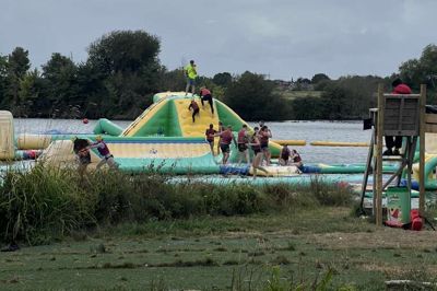 Der kommer ikke nogen Splash City-aktivitetspark på Arnborg Badesø. Det vækker glæde hos de lokale foreninger og skuffelse hos direktøren bag projektet.