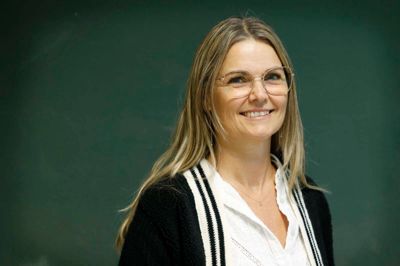 Skoleleder Hanne Høj kan godt genkende de udfordringer, som samlekort fra eksempelvis julekalendere kan skabe hos børnene. Men i stedet for et forbud er skolen gået en anden vej.