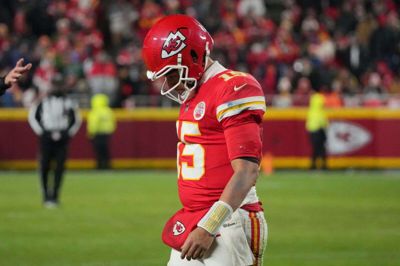 Kansas City Chiefs' quarterback Patrick Mahomes har vundet to Super Bowl-titler de seneste tre sæsoner. I denne sæson er holdet dog i stor fare for at misse slutspillet.