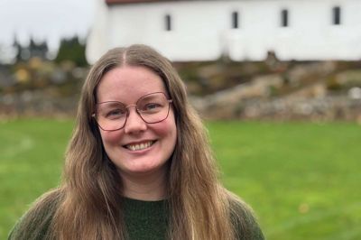Sara Marie Søgaard Jensen slapper helt af, når det først er blevet juleaften efter en travl dag i de tre lokale kirker.