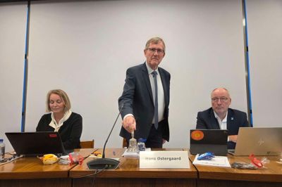 Tirsdag ringede borgmester Hans Østergaard (V) ud for sidste gang til et byrådsmøde. I følge egne beregner har han siddet med ved mere end 250 byrådsmøder gennem de 24 år, han har repræsenteret Venstre i kommunalpolitik. Billedet her er fra det sidste ordinære byrådsmøde torsdag 4. december.