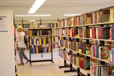 Brugerne af Stoholm Bibliotek er blandt dem, der nu kan se frem til et bødefrit bibliotek. I hvert fald i de kommende to år.
