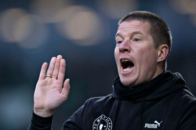 Mike Tullberg er svær at overse, når FC Midtjylland spiller. Cheftræneren er yderst aktiv med anvisninger fra sidelinjen. Mod Genk runder han 20 kampe og 100 dage i FC Midtjylland.