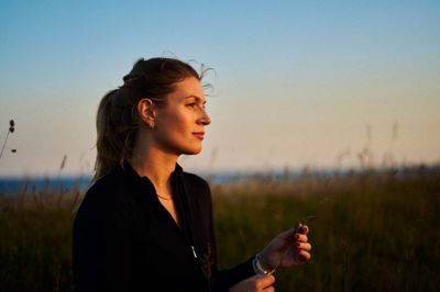 Matilde Sandgaard stoppede op og trak vejret ind. Efter flere år med fuld fart, resulterede det i et nyt sportstøjsmærke, som støtter op om den bevægelse, hvor vi som mennesker finder vores egen vej i verden.