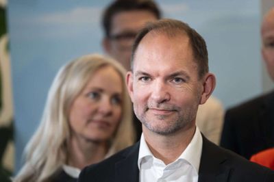 Minister for grøn trepart Jeppe Bruus (S), der her er til pressemøde om kvælstofudledning tidligere i december, glæder sig over, at de første tilsagn om støtte fra staten til at plante skov er givet. (Arkivfoto).