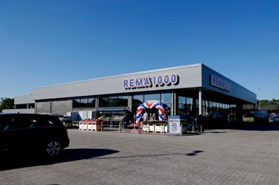 Hidtil har borgerne i Gullestrup været henvist til Rema 1000 i Tjørring (billedet). Nu kan de se frem til deres egen dagligvarebutik fra den norskejede kæde.