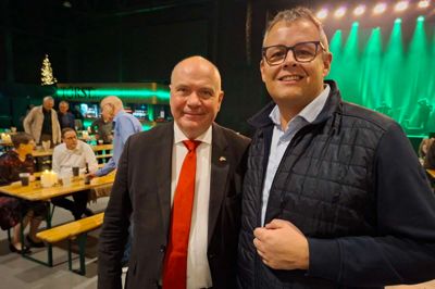 Folketingsformand, Søren Gade, og tidligere Herning-borgmester, Lars Krarup, kom for at tage ordentlig afsked med Wilbek.
