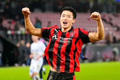 Matchvinder Gue-sung Cho jubler efter slutfløjt. Koreaneren scorede dagens afgørende mål, men han havde så sandelig chancer til mere. Foruden scoringen havde Cho to tilbud i den store klasse.
