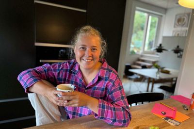 Nikoline Steen Kristensen har deltaget i X-Factor. På lørdag optræder hun sammen med Sebastian Hahn.