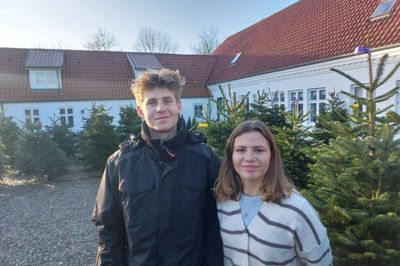 Mikkel og Mathilde Korshøj har flyttet deres Stjernefabrikken ind i Lund Gl. Skole, og for første gang holder de også julemarked.