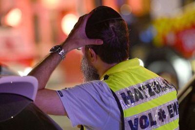 Australsk politi anser angrebet ved Bondi Beach for at være et terrorangreb rettet mod det jødiske samfund.