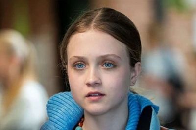 Ida Skelbæk-Knudsen spiller Celine i TV2-julekalenderen "Valdes jul - vintermiraklet". (PR-foto).