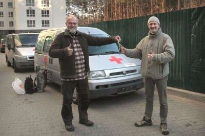 Det blev godt modtaget, da Kurt Lomborg i november 2024 ankom til Kyiv med denne sygetransport. Fire måneder senere var den skudt i stykker af en russisk drone.