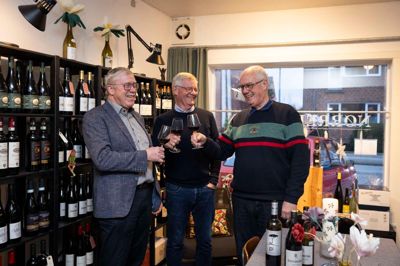 Der var glæde ved åbningsreceptionen, der markerede overtagelsen af Nørreport Vin. Fra venstre: Kaj Dalsgaard, Tom Uldahl Christiansen og Finn Stengel Petersen.