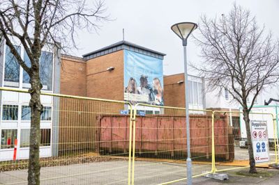 Ombygningen af det tidligere vandrerhjem i Holing er i fuld gang, og nu har byrådet besluttet at støtte arbejdet med seks millioner kroner. Sportsefterskolen åbner efter sommerferien.