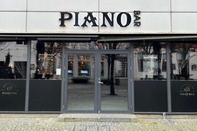 De nuværende ejere af Piano Bar har sidste åbningsdag lørdag 27. december og siger farvel til gæsterne på de tre store gå-i-byen-dage efter juleaften. Spillestedet er sat til salg - og en ny ejer kan stadig nå at melde sig.