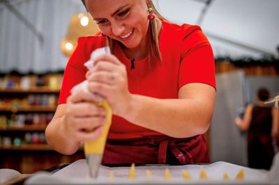 Line Rask Kristensen deltager på lørdag i Den store Julebagedyst på DR.
