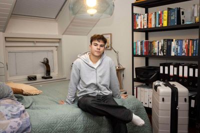 21-årige Mads Mathiesen er landet hjemme i Herning til jul. I sidste weekend var han 100 meter fra et skoleskyderi med dødelig udgang på Brown University i byen Providence, Rhode Island, mellem Boston og New York.