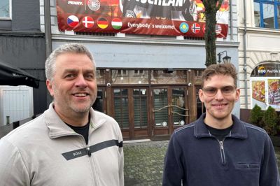 Jakob Klink (t.v.) og Mogens Therkildsen har overtaget ejendommen, der tidligere husede The Old Irish Pub i Østergade 16. De to kompagnoner har åbnet en pop-up bar i juledagene, men på sigt er det meningen, at stedet skal lejes ud og drives af en forpagter.