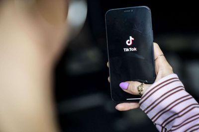 EU har fokus på TikTok og på appens "afhængighedsskabende design". (Arkivfoto).