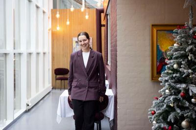 Julie Vermø udnytter juleperioden til julefrokoster med venner og familie.