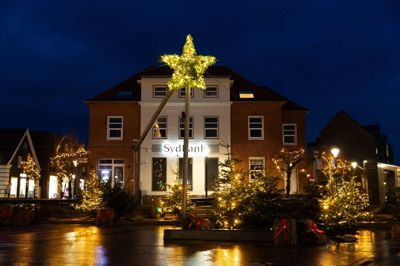 Brande har vundet titlen som »Årets Juleby i Ikast-Brande« takket være en flot blanding af »gammeldags« og »nyt« julepynt.