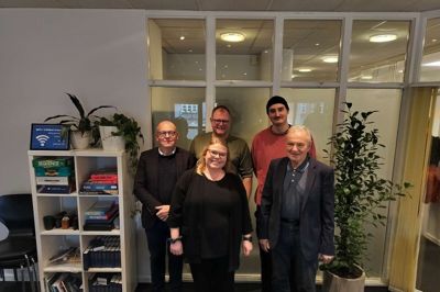 Bagerst ses - fra venstre - Steen Kjelgaard Simonsen, Charles Damholt og Thomas Rask, og forrest er det Anita Marinussen og Ingolf Christensen.
