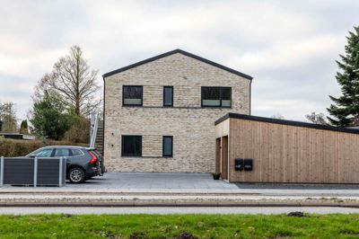 Ejerne af det omstridte hus på H.P. Hansens Vej 29 modtog 13. november Herning Kommunes ibrugtagningstilladelse. Præcist en uge senere - 20. november - blev ejernes oprindelige byggetilladelse erklæret ugyldig.