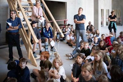 For et halvt år siden var der rejsegilde på den nye skole ved Ry Hallerne, nu har bygningerne også fået et navn.