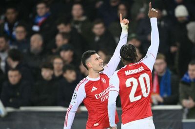 Noni Madueke (til højre) bruger religionen som en drivkraft. Når han og de andre religiøse Arsenal-spillere går på banen, er de ikke alene, forklarer han.