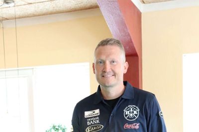 Kasper Kristoffersen fra Ikast Billardklub kan nu kalde sig »Skomar Champ« efter at han vandt turneringen første gang, han stillede op. Det gav et trofæ og 50.000 kroner.