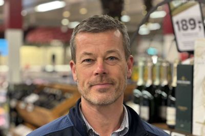 Peter Poulsen, uddeler i SuperBrugsen i Kjellerup: - Det har været et utroligt travlt år. Tiden er fløjet af sted. Det bedste i 2025 er, at mine og min hustrus børn er kommet godt videre, og nu bor i Aarhus, hvor de studerer og er godt igang. Det er lidt stille i hverdagen hjemme, men nu mødes vi og børnene på en ny måde. Det er spændende. På arbejdet har det været et godt år. Dagligvarepriserne er begyndt at falde, men det er noget, der tager tid.