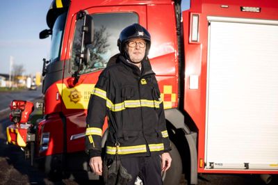 Peter Vennevold har været hos brandvæsenet i 35 år - årene er nogenlunde ligeligt fordelt mellem at være indsatsleder i den gamle Videbæk Kommune og såkaldt almindelig brandmand på stationen i Videbæk.