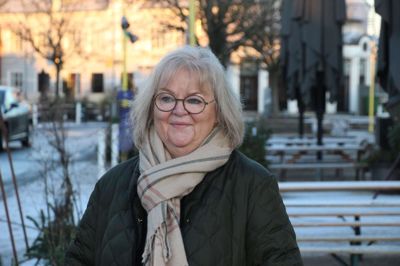 - Jeg har været 100 procent dedikeret til min butik og til livet i Ry gennem 36 år og jeg har elsket det, siger 69-årige Lone Nielsen, som fortsat gerne vil komme med indspark og nye idéer til byens udvikling.
